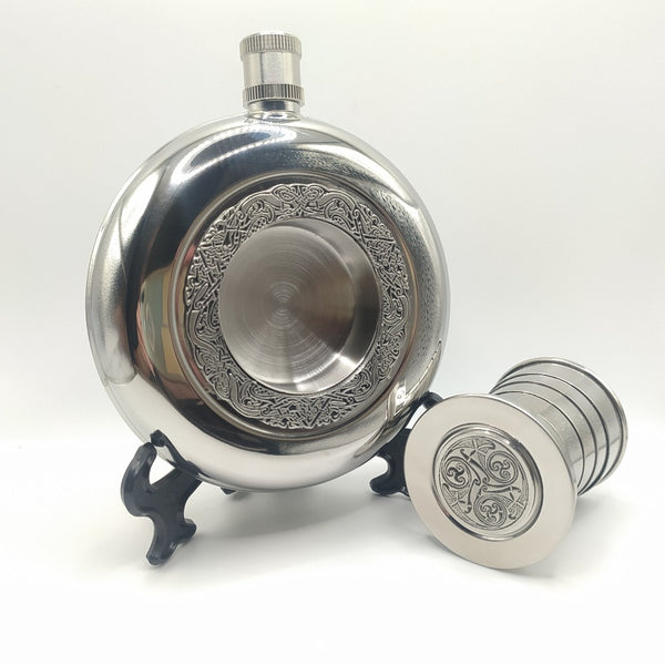 Mullingar Pewter Round Pocket Whiskey Flask with Expandable Cup.