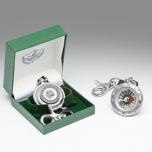 FIELD COMPASS MADE OF PEWTER METAL, SILVER SHEEN. ÉTAIN ZINN PELTRO SHAMROCK DESIGN. IT MUST BE THE BEST KNOWN SYMBOL OF IRELAND WORLDWIDE. THE SHAMROCK SURROUNDED BY CELTIC DESIGN. GREAT GIFT FOR FATHERS DAY.