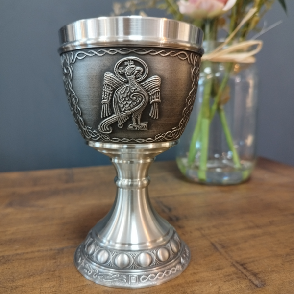 BOOK OF KELLS GOBLET JOHN THE BIRD. WHEN THE MONKS WENT ABOUT CREATING THE BOOK OF KELLS THEY APPLIED LIVING CREATURES AS REPRESENTIVES OF THE EVANGELISTS. JOHN IS RECORDED AS AN EAGLE.. THE GOBLET IS 2" TALL AND HOLDS 8 FLUID OZS.. GREAT WINE GOBLET IN PEWTER/ SILVER FINISH