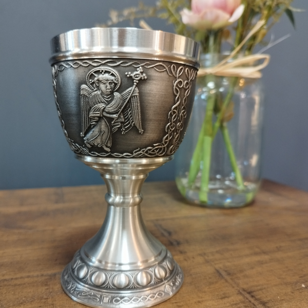 BOOK OF KELLS GOBLET MATTHEW THE MAN. THE MONKS PICKED A WINGED MAN TO REPRESENT MAHHEW WHEN CREATING THE BOOK OF KELLS. THE GOBLET STANDS AT6" TALL AND HOLDS 8 FLUID OZS.. THE GOBLET MADE OF PEWTER HAS A PEWTER/ SILVER FINISH