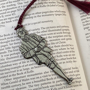 Oscar Wilde bookmark. A maroon tassel attached. MADE OF PEWTER METAL IN SILVER FINISH . Handmade in Ireland. 