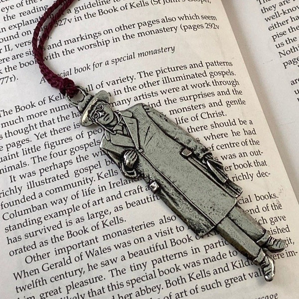 REPLICA OF W.B. YEATS AS A BOOKMARK WITH A PURPLE TOSSEL ATTACHED.MADE OF PEWTER METAL IN SILVER FINISH MADE IN IRELAND. 