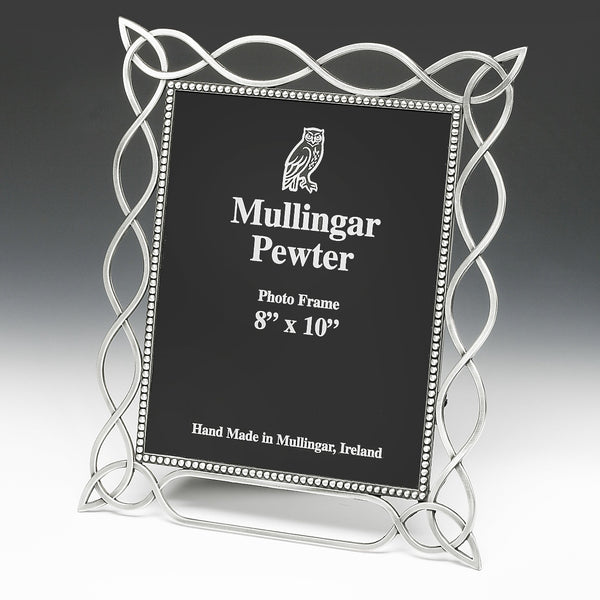 8 X 10 CELTIC KNOT PICTURE FRAME PEWTER FINISH, SILVER LOOK ZINN ÉTAIN PELTRO IRELAND. Great 8" x 10" wedding frame in portrait with celtic knot design and beaded surround. 