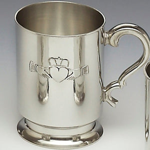 Pint tankard with claddagh design. Great for a drinks night and to keep beer cool . Pewter Silverware polished finish.