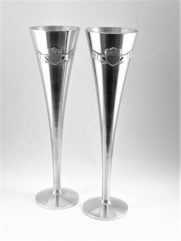 CLADDAGH WEDDING FLUTES 10 INCH TALL. MADE OF PEWTER METAL AND POLISHED TO SILVER LIKE SHINE.. ÉTAIN ZINN PELTRO. Just the perfect item for toasting on your wedding day. Great engagement gift. Polished silverware finish