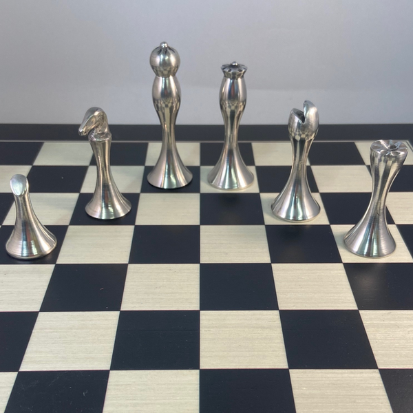 CHESS SET MADE OF PEWTER. DARK AND SILVER SIDES. ÉTAIN ZINN PELTRO. JUST SIMPLE PEWTER DESIGN ALL HANDMADE IN IRELAND