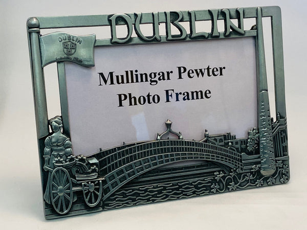 FRAME WITH FAMOUS DUBLIN CITY SCENES MADE IN PEWTER FINISH METAL. Great gift for that emigrant who longs to be in their home city with family and friends