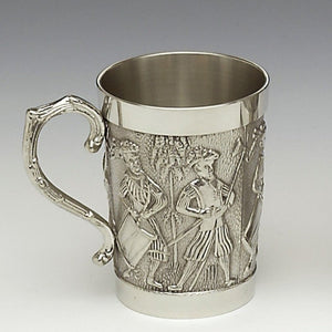 THE FIGHTING IRISH TANKARD TELLS THE STORY OF THE O'NEILLS AND O'DONNELLS OF ULSTER IN IRELAND. THE TANKARD HOLDS A HALF PINT AND HAS A DECORATED HANDLE. THE TANKARD IS CAST IN A STEEL MOULD AND HAND TURNED OUTSIDE AND INSIDE. PEWTER/SILVER FINISH