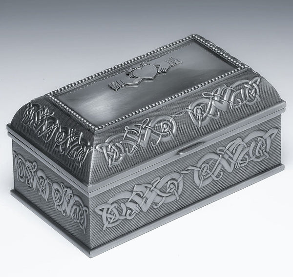 7" LONG CELTIC CLADDAGH JEWELRY BOX. THE CELTIC DESIGN SURROUNDS THE BOX AND LID. THE CENTRE OF THE LID HAS THE cLADDAGH SYMBOL THAT IS SURROUNDED WITHA BEADED STRIP. THE BOX CAN BE EASILY ENGRAVED AND PERSONALIZED. THE BOX IS POLISHED TO A SOFT PEWTER SILVERWARE SHEEN FINISHED WITH A DARKER BACKGROUND. gREAT ENGAGEMENT GIFT BRIDES GIFT, BIDESMAID GIFT OR MOTHER OF THE BRIDE.