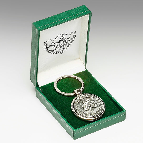 KEY CHAIN IRISH DESIGN. IRISH AMD SHAMROCK WHAT MORE IS NEEDED TO SHOW YOUR TRUE IRISH ROOTS. A GIFT FOR AN IRISH PERSON ANYWHERE IN THE WORLD. THE KEYCHAIN IS POLISHED TO A SOFT SILVER FINISH AND THE PEWTER DETAILED SHAMROCK, CELTIC DESIGN AND IRISH MAKES FOR A GREAT GIFT. PRESENTED IN A BEAUTIFUL GREEN GIFT BOX. PEWTER SILVERWARE POLISHED FINISH