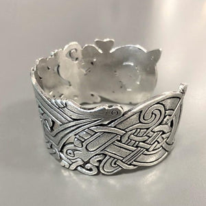 CELTIC MENS CUFF FROM BOOK OF KELLS. A GREAT MANS GIFT OF CELTIC 8TH AND 9TH CENTUARY DESIGN. PEWTER SILVERWARE METAL POLISHED TO HIGH FINISH.