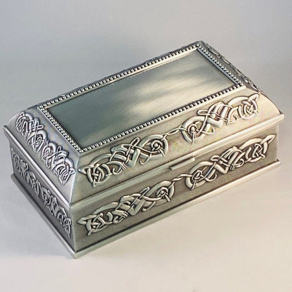 MEDIUM JEWELLERY BOX WITH PLAIN LID AND CELTIC PATTERN SURROUND. AGRET GIFT FOR THAT SPECIAL PERSON IN YOUR LIFE. SO EASY TO ENGRAVE , BOTH WITH AND WITHOUT THE CLADDAGH. PEWTER SILVERWARE METAL FINISH