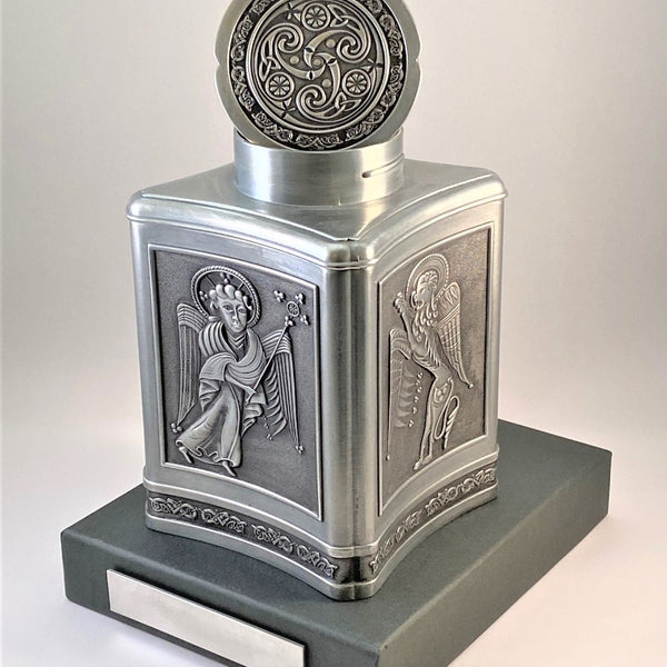KEEPSAKE URN FOR A LOVED ONES ASHES WITH  KELLS DESIGN AND CELTIC SURROUND. MADE IN PEWTER METAL SILVER SOFT FINISH METAL. The base can be personalized with any details, name , date etc.