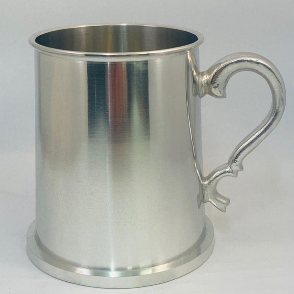 PLAIN PINT TANKATD. THE TRADITIONAL PINT TANKARD AS FOUND IN MANY AN ALE HOUSE IN IRELAND OVER THE CENTURIES. THE TANKARD IS 4 1/2" TALL AND 4" WIDE. JUST GREAT TO DRINK A COOL BEER. EASY TO PERSONALIZE. HANDMADE IN IRELAND