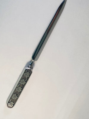 SHAMROCK PAPER KNIFE. THE BLADE IS STAINLESS STEEL AND THE HANDLE IS CAST PEWTER WITH A TRELLIS SHAMROCK DESIGN. A LOVELY FEEL IN THE HAND AND A GREAT GIFT FOR ANY OFFICE WORKER OR HOUSEHOLD. PEWTER/ SILVER FINISH