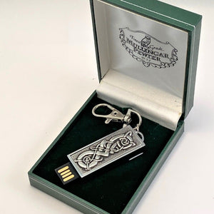 Memory stick presented with a ornate celtic knotwork and a clip in a green presentation box. the Memory stick is 32GB. Makes for a great photo holder while touring Ireland. Made in Ireland by Mullingar Pewter