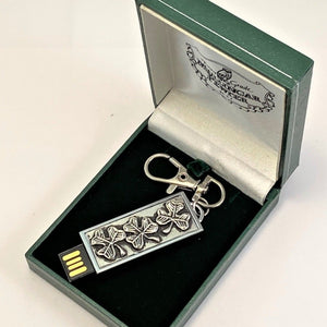 memory stick with three shamrocks decor made of pewter and a clip to hook on. Presented in a green presentation box. the stick has a 32Gb capacity and works with any keychain. Made in Ireland by Mullingar Pewter