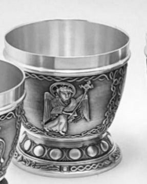 WHISKEY TUMBLER MATTHEW THE MAN. WHEN THE BOOK OF KELLS WAS MADE BY THE MONKS OF THE TIME THEY PICKED DIFFERENT CREATURES TO REPRESENT DIFFERENT SAINTS AND MATHEW WAS DEPICTED AS A MAN. THE DESIGN IS UNIQUE TO THE BOOK OF KELLS. THE DESIGNS ARE SURROUNDED BY CELTIC DESIGNS AND THE TUMBLERS ARE BEAUTIFULLY FINISHED BY HAND TUNING. PEWTER POLISHAD TO A SILVERWARE FINISH.