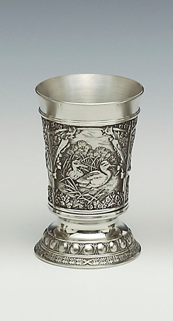 WOODLANDS PEWTER BEAKER WITH WILDE DUCK SCENES . THE BEAKER IS 5 1/2 " TALL AND HOLDS 12 FLUID OZS OF YOUR FAVOURATE BEVERAGE. THE PEWTER BEAKER HAS POLISHED SILVER FINISH TO THE TOP RIM AND LOWER BASE.
