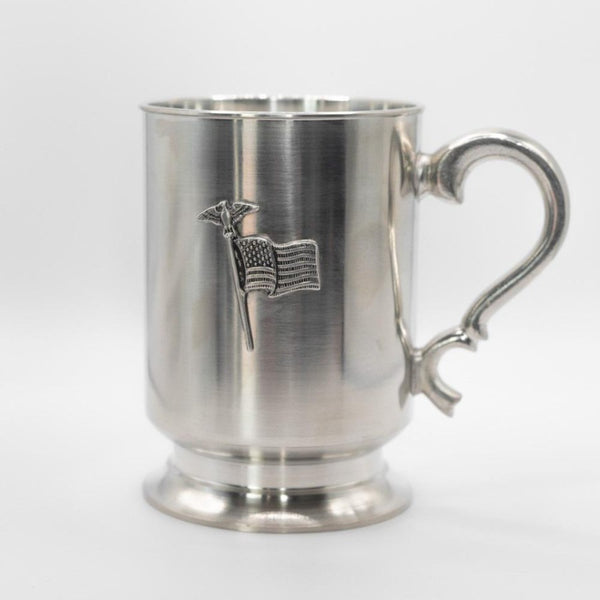 Pewter tankard handcrafted and decorated with the USA Flag. Ideal gift for American Independence Day, 4th July. The tankard stands 5" tall and can hold 18fluid ozs. The traditional American style tankard is both robust and stylish. Great Veterans Gift. Handmade in Ireland by Mullingar Pewter