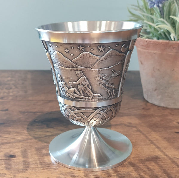 Na Fianna legends depicted on a hand crafted Pewter beaker. This is a silver colour finish.